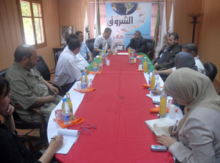 Gaza aid convoy delegation offers present to Algeria President