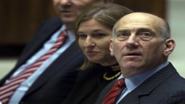 Olmert coupable de corruption dans une affaire