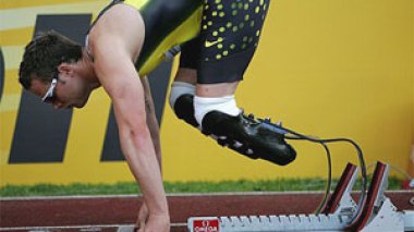 Pistorius primed for Beijing after overturning ban
