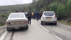 غلق معبر حدودي بالطارف احتجاجا على ضريبة الألف دينار