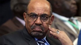 البشير في الحبس.. غرفة مكيّفة وطعام “ديلفري” فاخر!