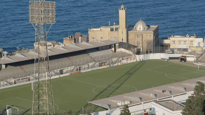 الكاف ترفض إعتماد  ملعب عمر حمادي