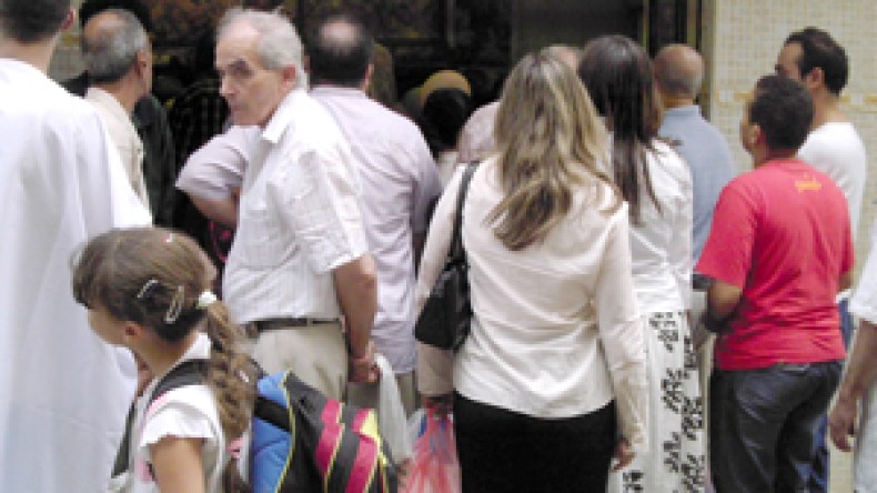 28 بالمائة من الجزائريين أميون وانخفاض نسبة الوفيات