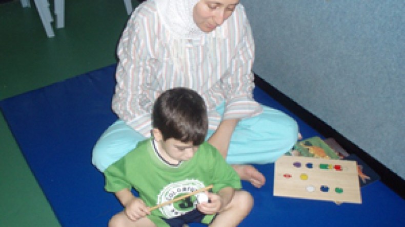 أمهات يهربن إلى الخارج وأخريات يرفضن تسليم أبنائهن