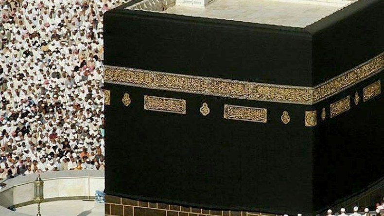 جزائريون يتخلون عن عمرة رمضان بسبب الحراك