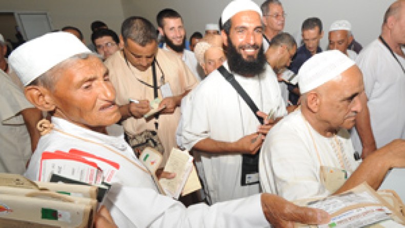 ‭ ‬قنصل‭ ‬الجزائر‭ ‬بالسعودية‭ ‬ ‬لـ‭ ‬الشروق‭:‬  ‮”‬الخطوط‭ ‬السعودية‭ ‬هي‭ ‬المتسبّب‭ ‬في‭ ‬مهزلة‭ ‬المعتمرين‭ ‬الجزائريين‭ ‬بجدة‮”‬‭ ‬
