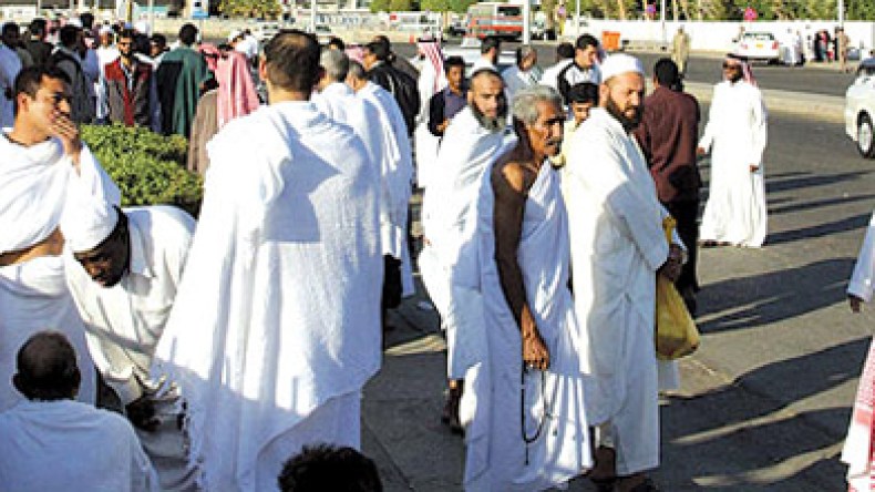 استياء وسط الوكالات السياحية والمعتمرون يطالبون بالسفر برا