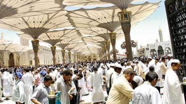 طوارئ وسط المعتمرين بسبب ارتفاع قياسي في الحرارة