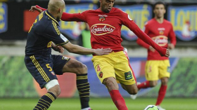 عومراني يتألق مع نيم.. ويسجّل أول ثنائية في مشواره