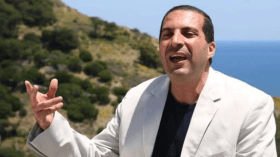 “عمرو خالد” في إعلان دعائي .. “الدجاج ياخدك للجنة”!