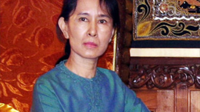 الحكم‮ ‬على‮ ‬سو‮ ‬تشي‮ ‬بالإقامة‮ ‬الجبرية‮ ‬18‮ ‬شهرا‮ ‬والأمريكي‮ ‬بالسجن‮ ‬7‮ ‬سنوات