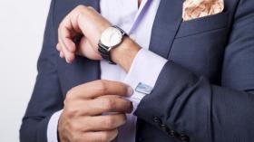 اكتشف شخصيتك من خلال طريقة خلع ملابسك