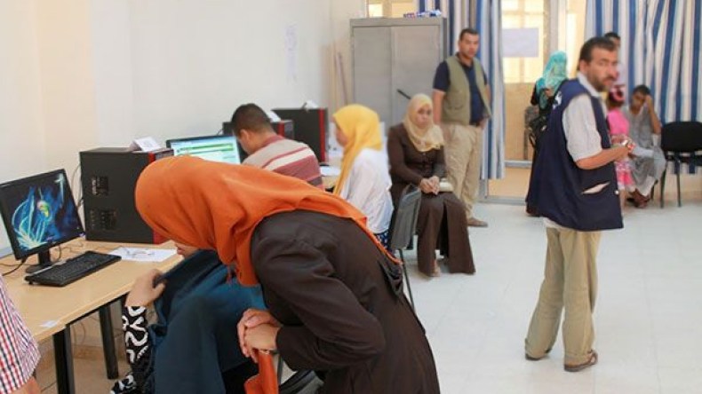 مترشحون يتزاحمون على مواقع ديوان الإمتحانات لتصحيح الأخطاء