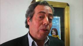 عمر بوساحة: بقاء الفلسفة في قاعات الدروس جعلها “مادة مدرسية جامدة ففقدت روحها الحوارية وحيويتها”