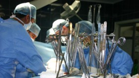 أطباء وجراحون يعيشون في الأقبية وفوق السطوح!