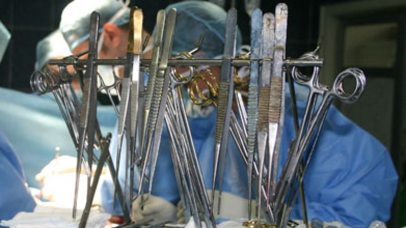 أطباء ومسؤولون يهربون الأدوية والمواد الطبية من المستشفيات