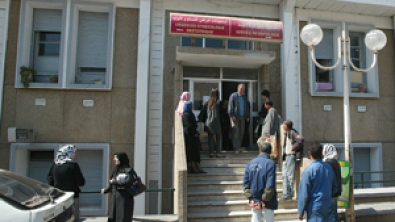 الاستشفائيون الجامعيون يستقبلون الرئيس الجديد بالإضراب