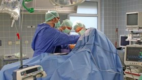 أطباء بالمستشفى الجامعي بقسنطينة ينجحون في نقل كبد وكليتين