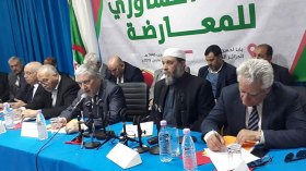 المعارضة تقترح ندوة جامعة وانسحاب نوابها من البرلمان