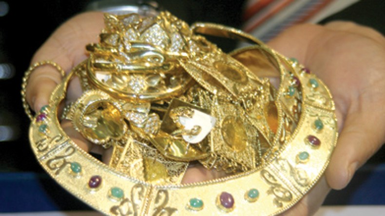 لصوص ظرفاء يحتالون على طاعنات في السن ويسرقون حليهن