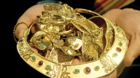 جزائريون يكتسحون الأسواق التونسية لشراء الذهب الليبي