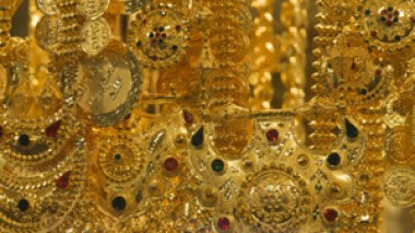 L'or s'approche de 1.120 dollars l'once, dopé par la faiblesse du dollar