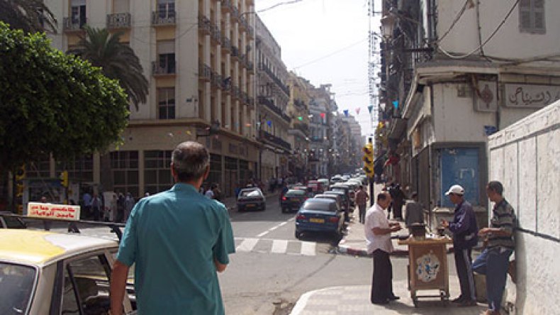 عصابة تقتحم محشرا للكلاب في‮ ‬وهران لتحرير‮ “‬دوبرمان‮” ‬احتجزته الشرطة