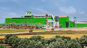 عمال “طوسيالي” التركية يعتصمون أمام مقر ولاية وهران