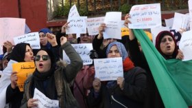 أساتذة يحتجون ويطالبون بلجنة تحقيق في وهران