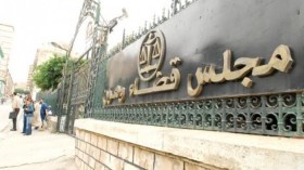 متشرد يضرب صديقه بزجاجة خمر ثم يلقي به من علو شاهق بوهران