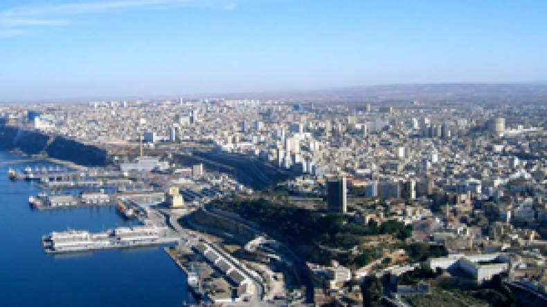 ابن  الوالي  الأسبق  لوهران  مهدد  بالحبس  بتهمة  سرقة  سيارة