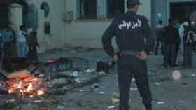 شباب يقطعون الطريق بتيارت وغيليزان لتدني ظروف المعيشة وغياب المرافق الخدماتية