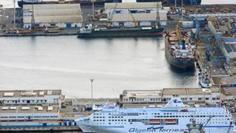 التحقيق مع 23 جمركيا بميناء وهران في قضيّة تهريب دولّي للسيارات