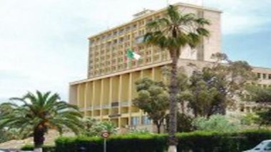 Le ministre de l’Intérieur réunit à Oran les walis de la région Ouest du pays