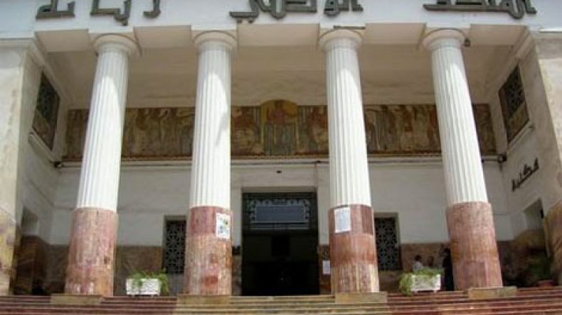 إستبدال صورة الشهيد أحمد زبانة بصورة حلزون