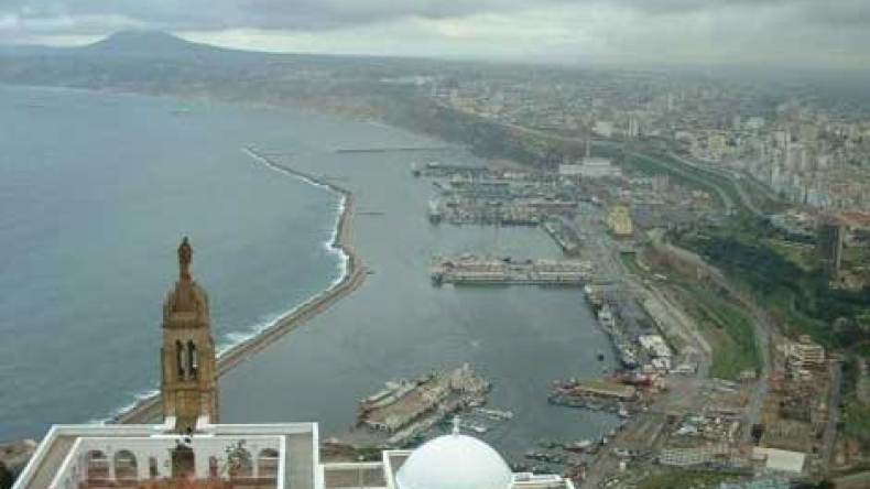 عائلات من مالي وسوريا تتدفّق على وهران