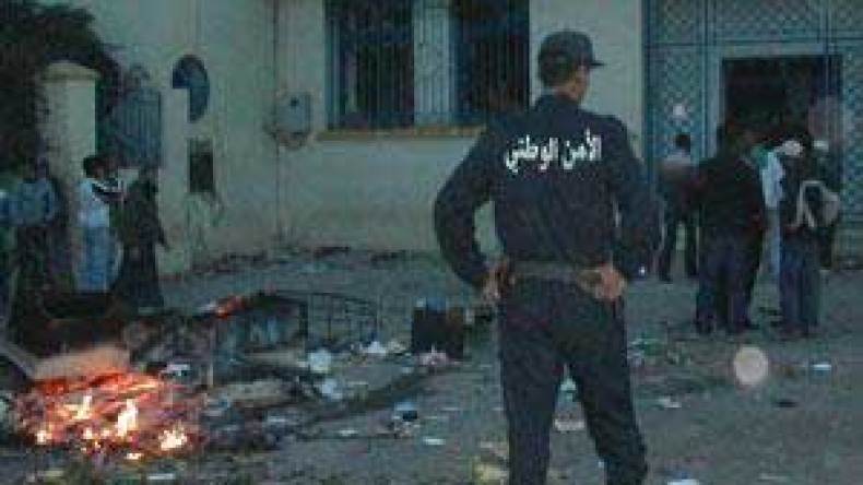 قوات الأمن تطلق النار لتفرقة عائلات الموقوفين في أحداث الشغب بقديل