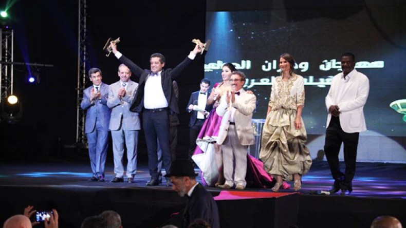 الفيلم الجزائري “في انتظار السنونوات” يفتك “الوهر الذهبي” لمهرجان وهران