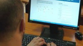 مواقع التواصل الاجتماعي والدردشة تخرب بيوتا وتتسبب في الانفصال