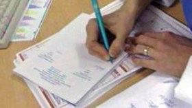 حبس 15 متورطا في بيع وصفات طبية مقابل 3 آلاف دينار