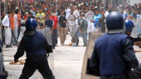 حبس 82 متهما والإفراج عن مئات في انتظار محاكمتهم