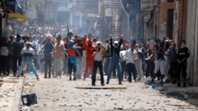 عائلات الموقوفين تواصل اعتصامها أمام مديرية الأمن الولائي لوهران