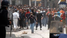 عصابات الملثمين تحتل وتحرق شوارع وهران