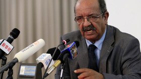 الجزائر تدعو إلى “تحرك عربي” لإحياء مسار السلام في فلسطين