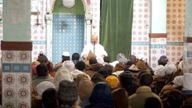 منع الأئمة المترشحين من اعتلاء منابر المساجد