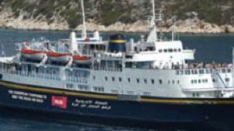 بريطانيون يعتصمون أمام السفارة اليونانية في لندن