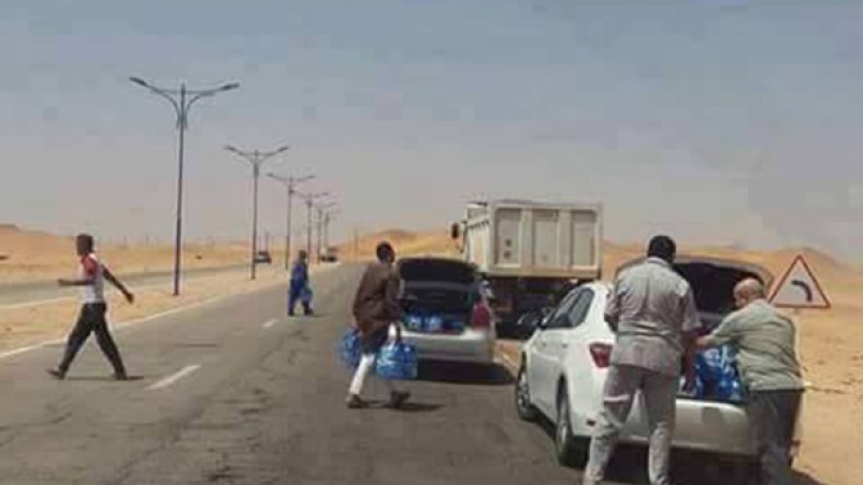 نهب مياه معدنية من شاحنة تعرضت لحادث مرور بورقلة