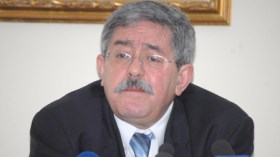 اعتراف أويحيى بنفوذ “المافيا المالية” سيضرب سمعة الجزائر في العمق