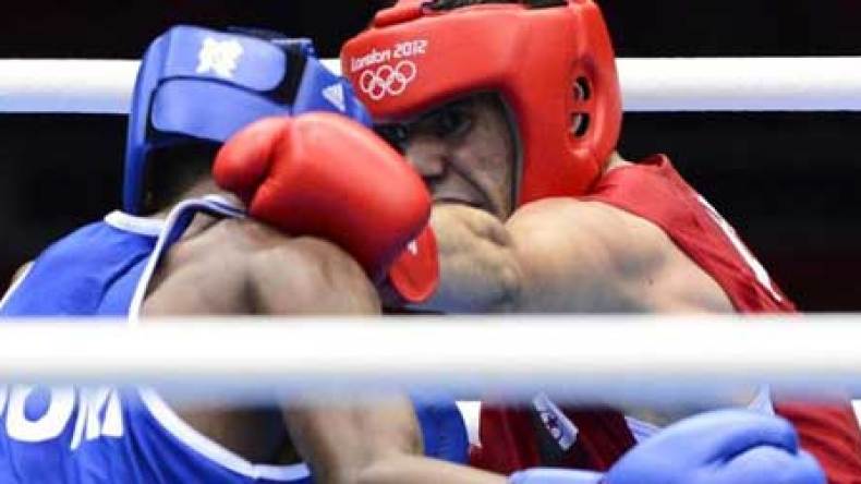 الملاكم وضاحي يقترب من منصة التتويج