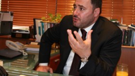 الجزيرة تدعم الإستقرار في الجزائر ولا تهدده